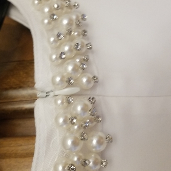 Beautiful white Joseph Ribkoff Dress - Picture 9 of 14